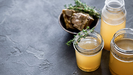 Bone Broth: Was macht die Rinderknochenbrühe so gesund?